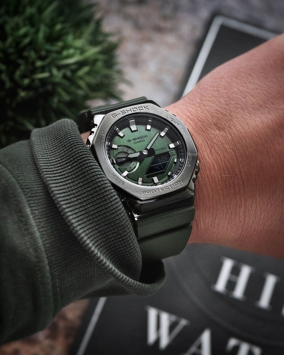 GM 2100 GREEN METAL BODY WATCH