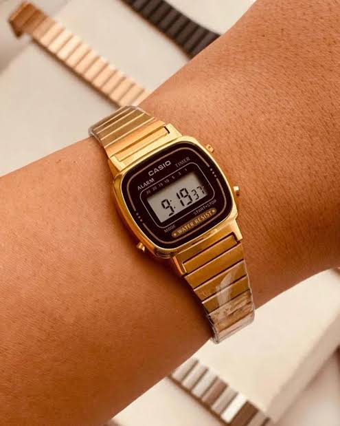 CASIO-670-SMALL-DAIL GOLD